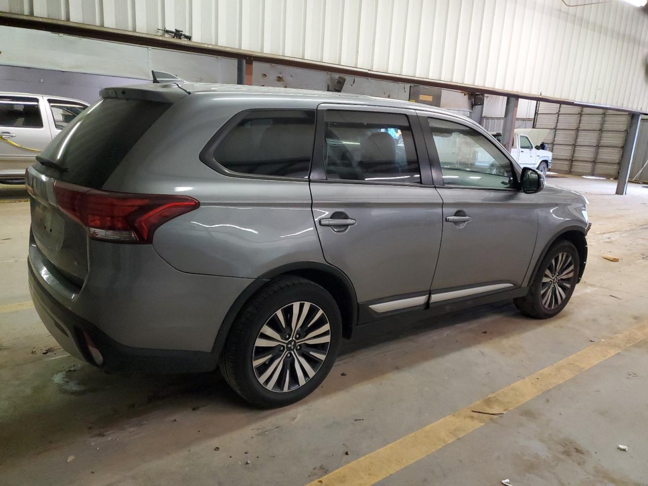 Photo 2 VIN: JA4AD3A32LZ025365 - MITSUBISHI OUTLANDER 