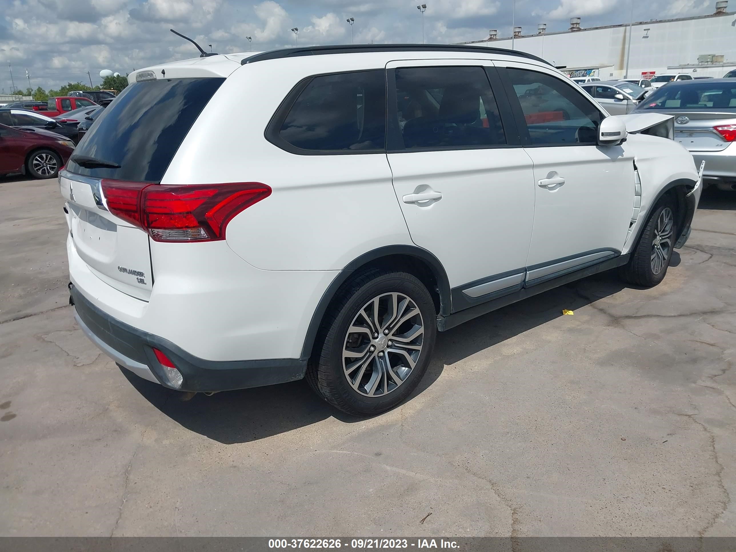 Photo 3 VIN: JA4AD3A33GZ053200 - MITSUBISHI OUTLANDER 