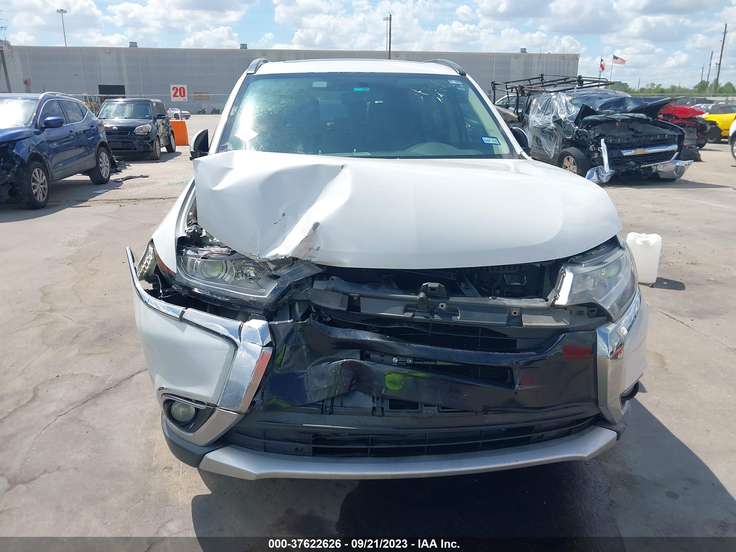 Photo 5 VIN: JA4AD3A33GZ053200 - MITSUBISHI OUTLANDER 