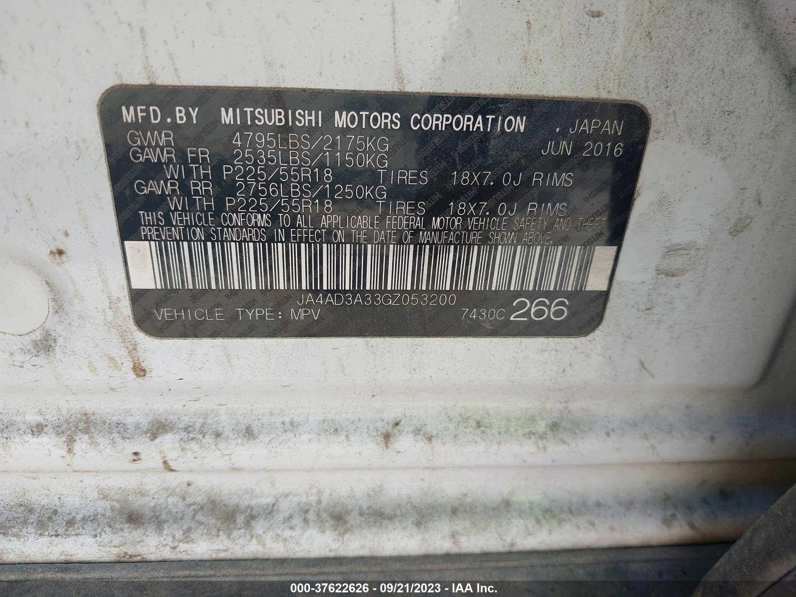 Photo 8 VIN: JA4AD3A33GZ053200 - MITSUBISHI OUTLANDER 