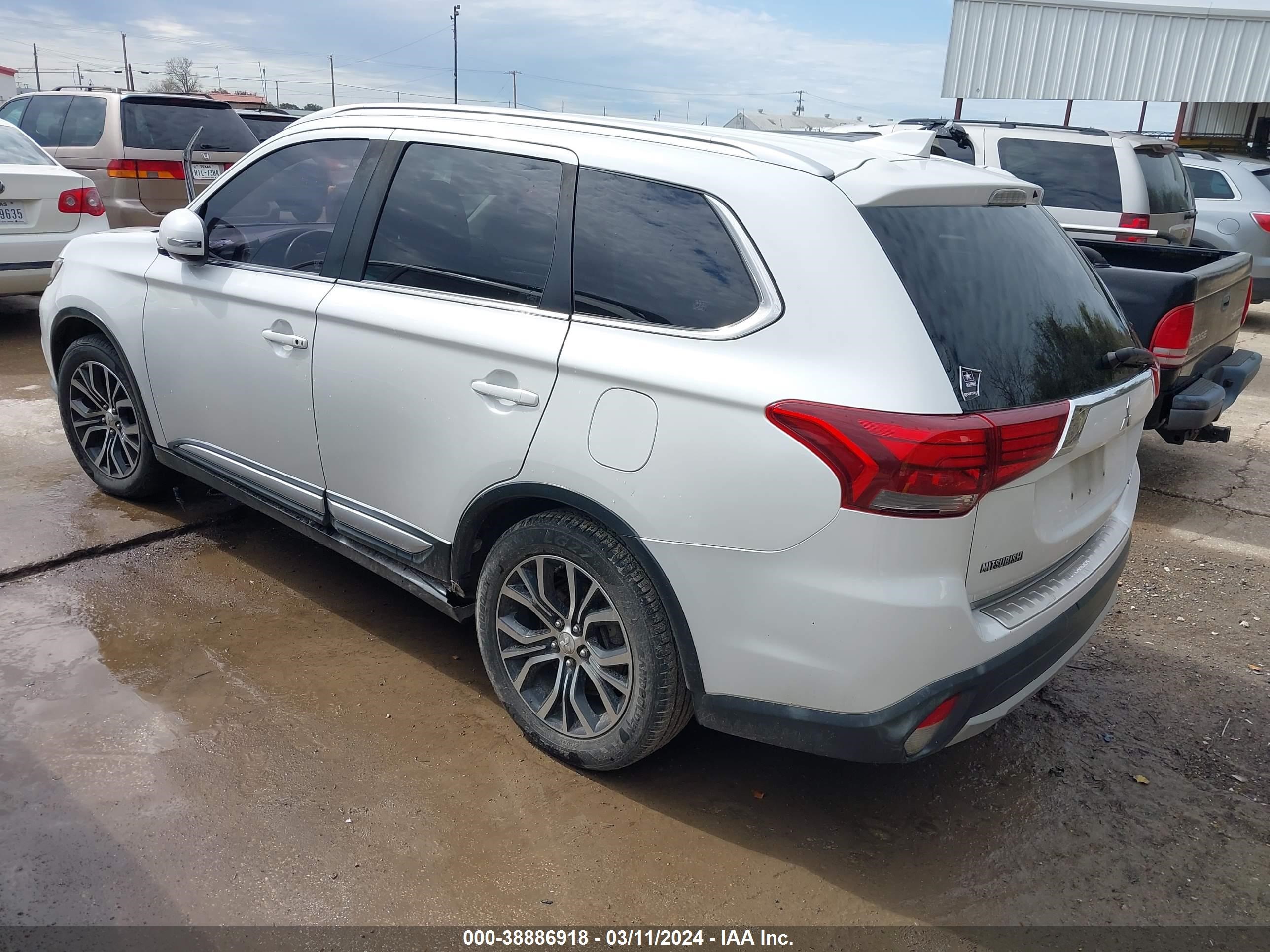 Photo 2 VIN: JA4AD3A33HZ051724 - MITSUBISHI OUTLANDER 