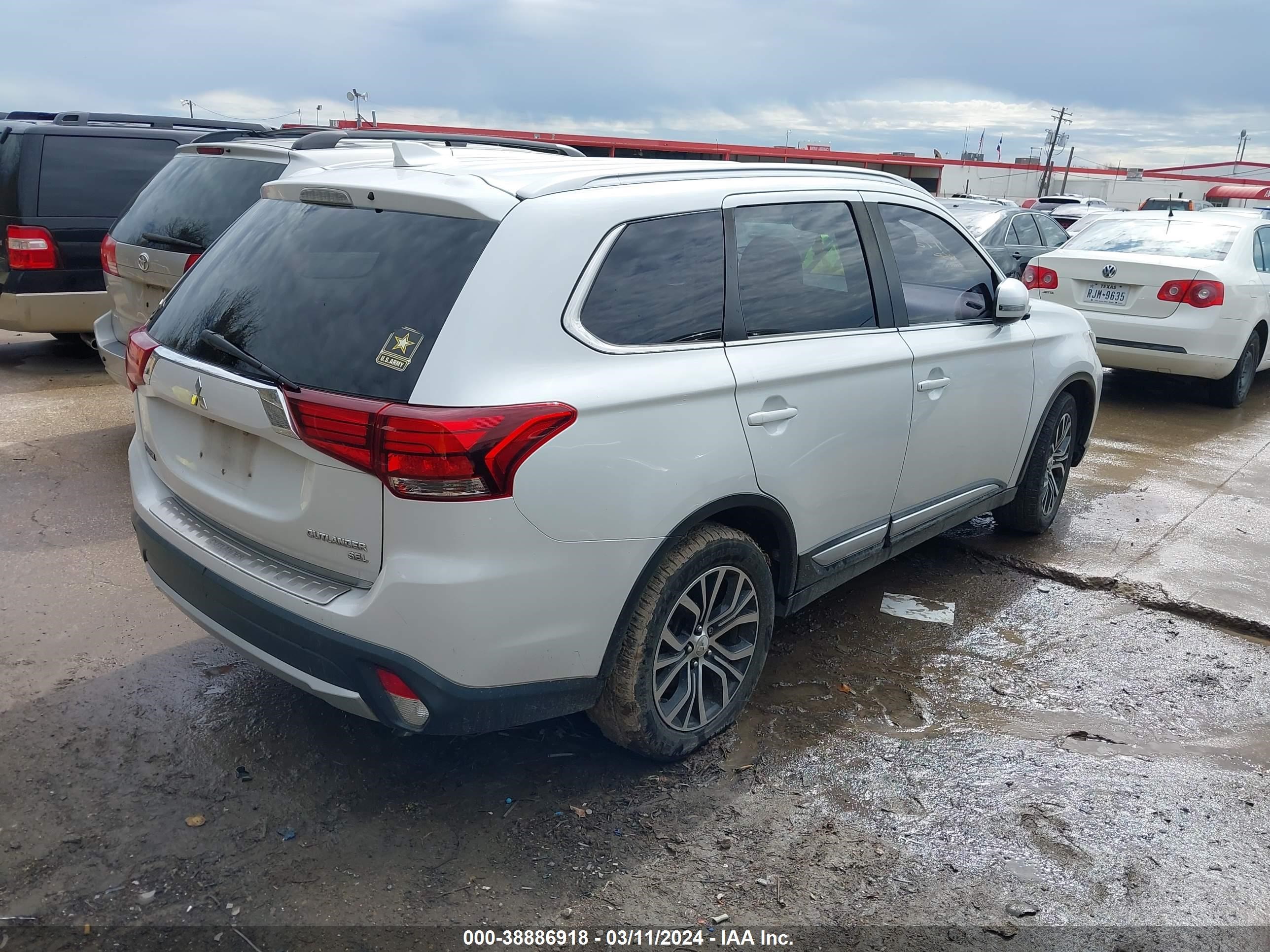 Photo 3 VIN: JA4AD3A33HZ051724 - MITSUBISHI OUTLANDER 