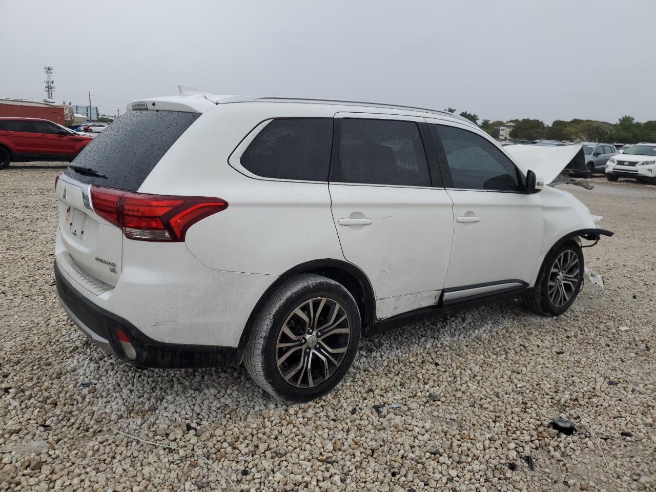 Photo 2 VIN: JA4AD3A33JZ012458 - MITSUBISHI OUTLANDER 