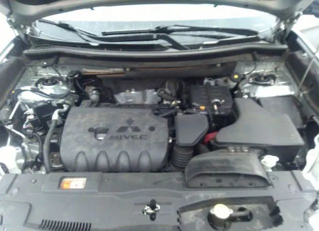 Photo 9 VIN: JA4AD3A33JZ018938 - MITSUBISHI OUTLANDER 