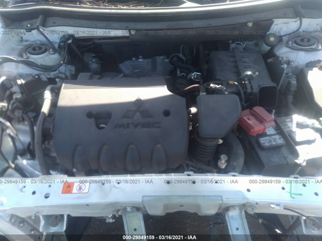 Photo 9 VIN: JA4AD3A33JZ036274 - MITSUBISHI OUTLANDER 