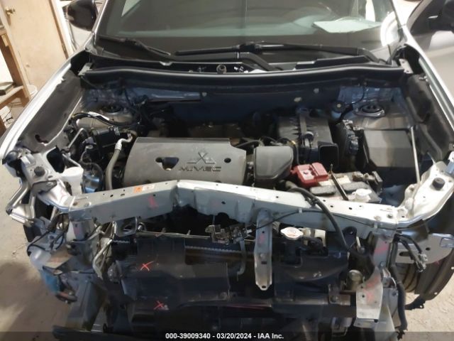 Photo 9 VIN: JA4AD3A33JZ066455 - MITSUBISHI OUTLANDER 