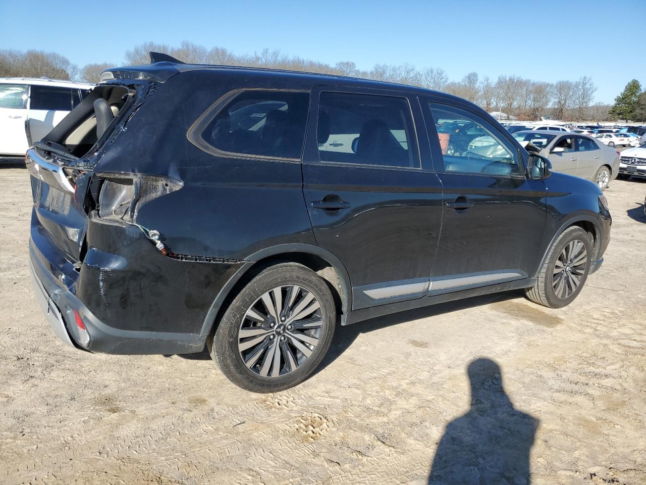 Photo 2 VIN: JA4AD3A33KZ035711 - MITSUBISHI OUTLANDER 