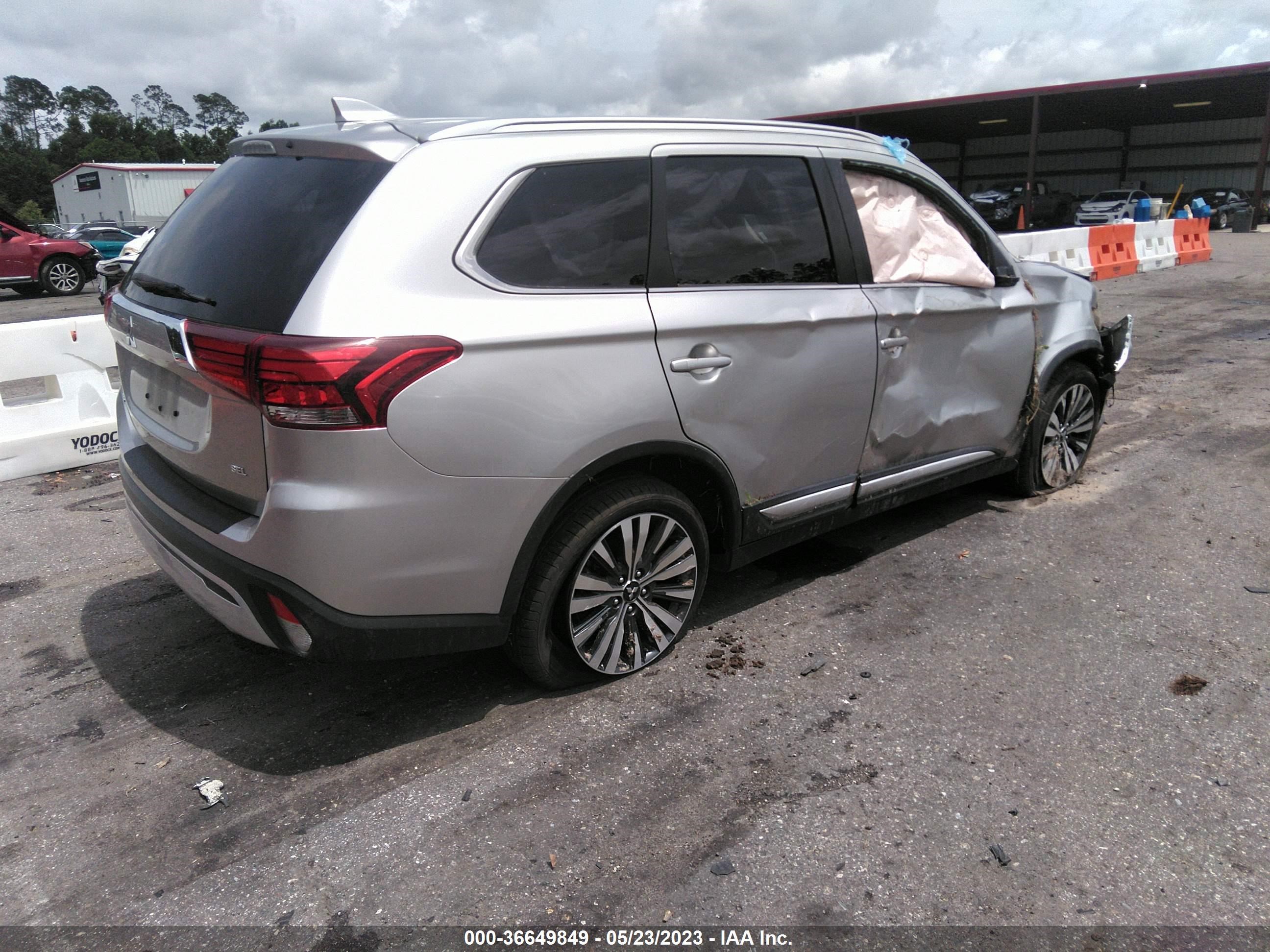 Photo 3 VIN: JA4AD3A33LZ020904 - MITSUBISHI OUTLANDER 