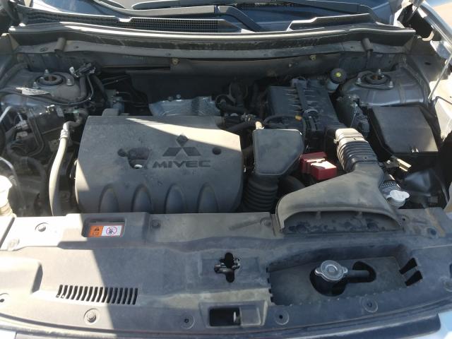 Photo 6 VIN: JA4AD3A34FZ002433 - MITSUBISHI OUTLANDER 