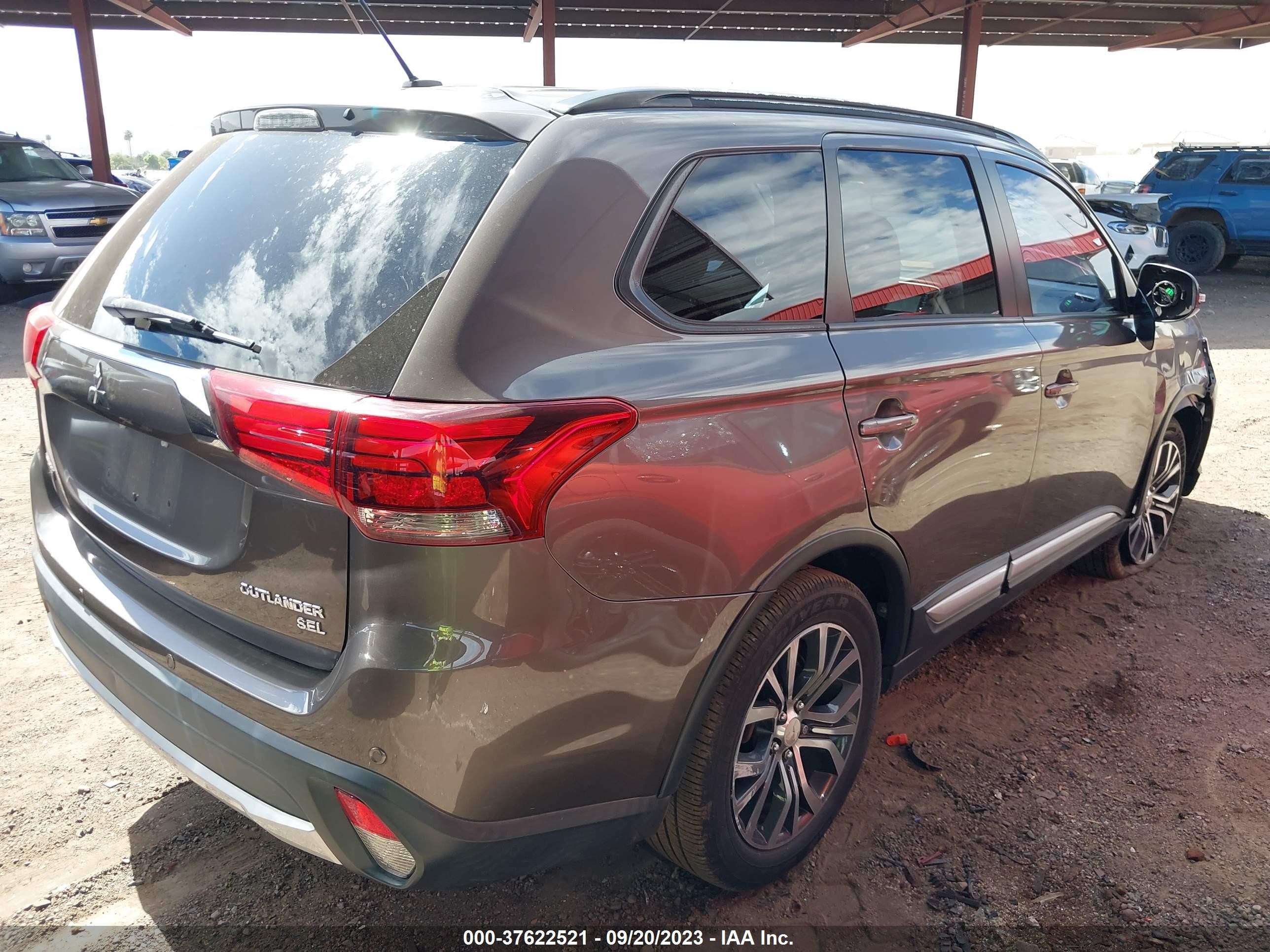 Photo 3 VIN: JA4AD3A34GZ029181 - MITSUBISHI OUTLANDER 