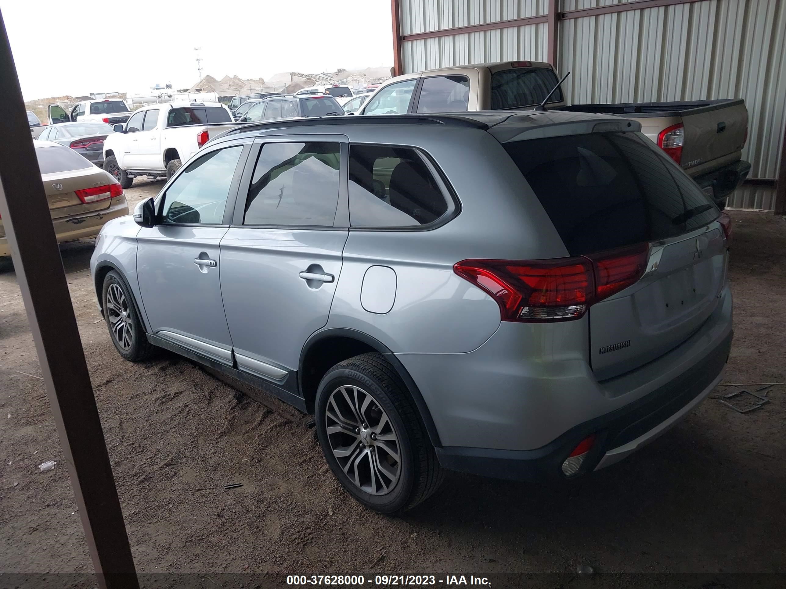 Photo 2 VIN: JA4AD3A34GZ065355 - MITSUBISHI OUTLANDER 