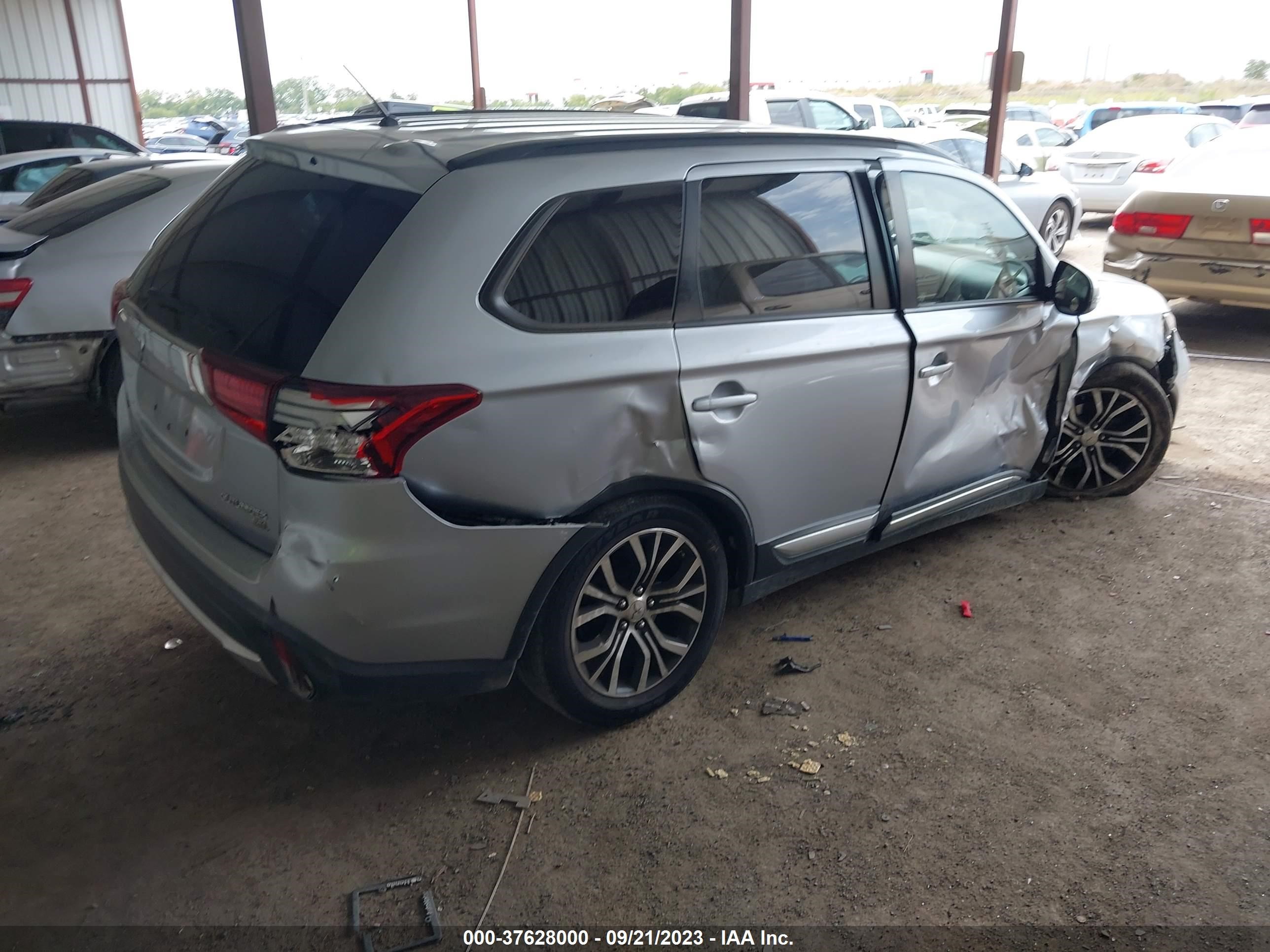 Photo 3 VIN: JA4AD3A34GZ065355 - MITSUBISHI OUTLANDER 