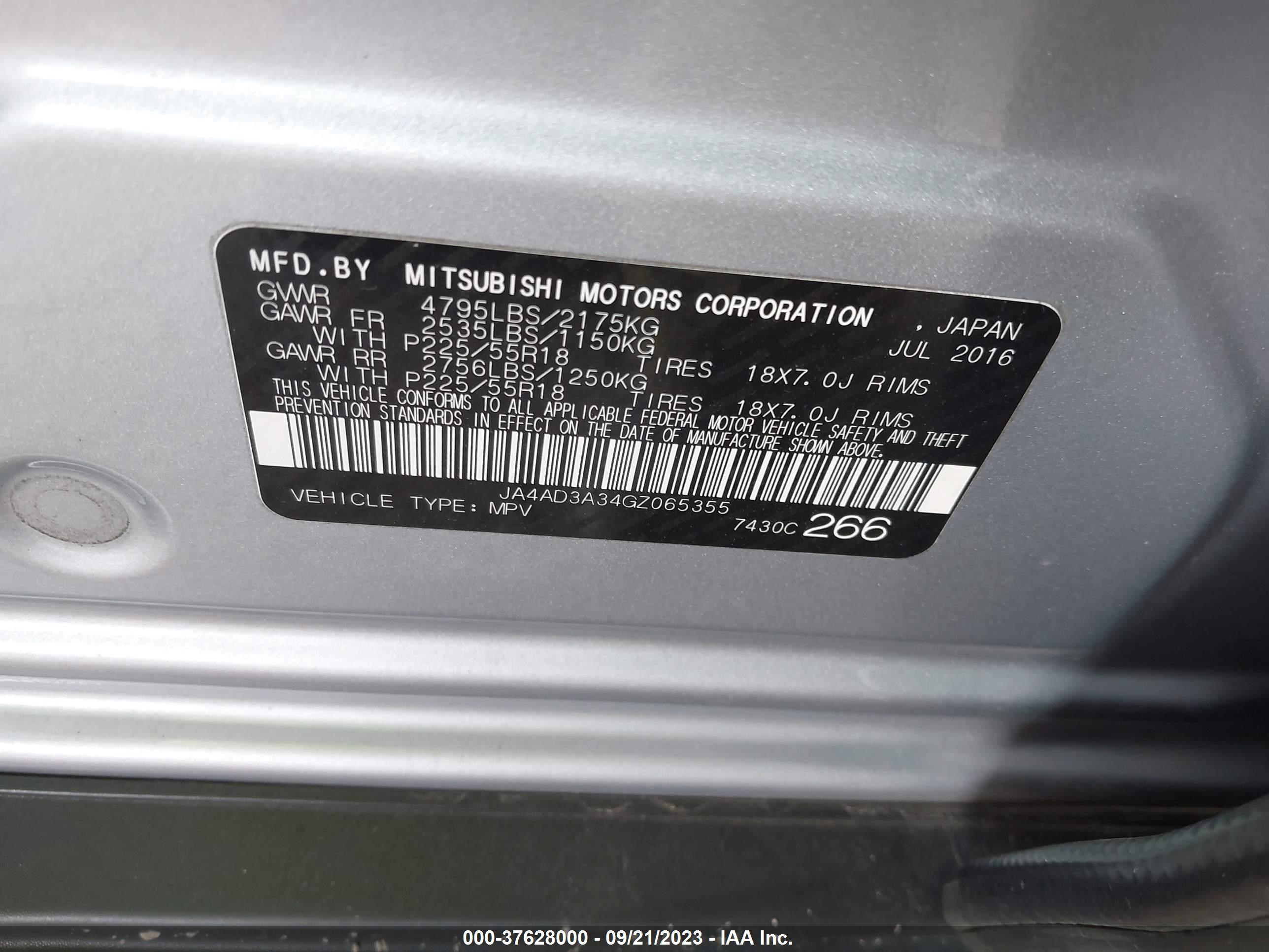 Photo 8 VIN: JA4AD3A34GZ065355 - MITSUBISHI OUTLANDER 