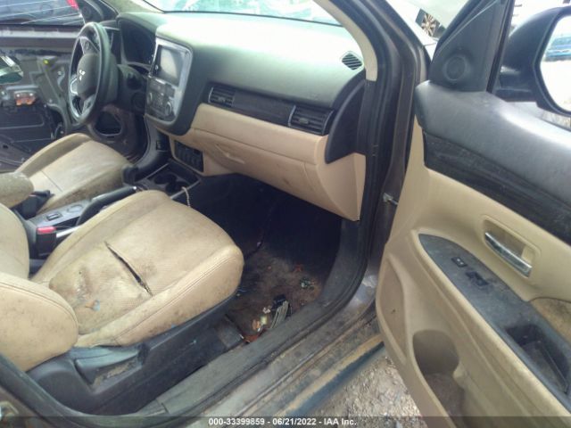 Photo 4 VIN: JA4AD3A34JZ016227 - MITSUBISHI OUTLANDER 