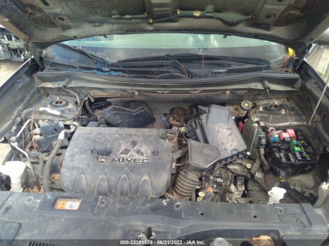 Photo 9 VIN: JA4AD3A34JZ016227 - MITSUBISHI OUTLANDER 