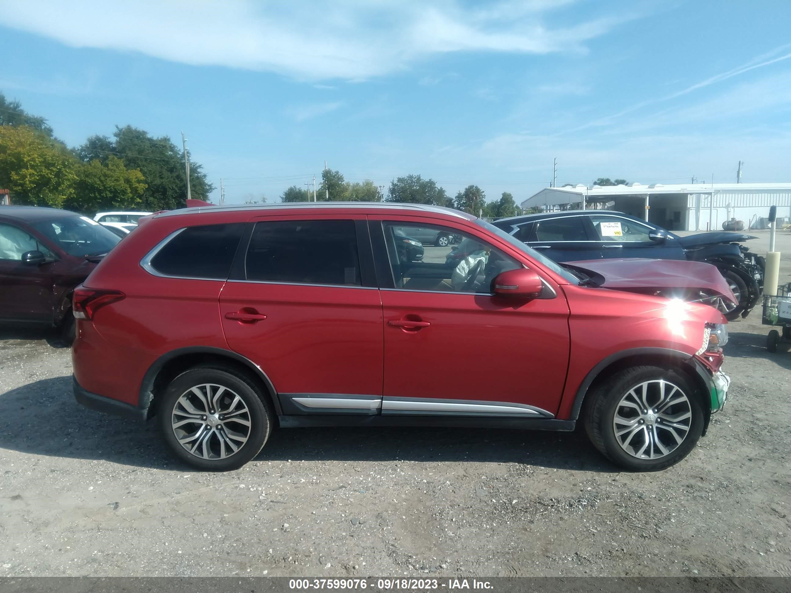 Photo 13 VIN: JA4AD3A34JZ032606 - MITSUBISHI OUTLANDER 