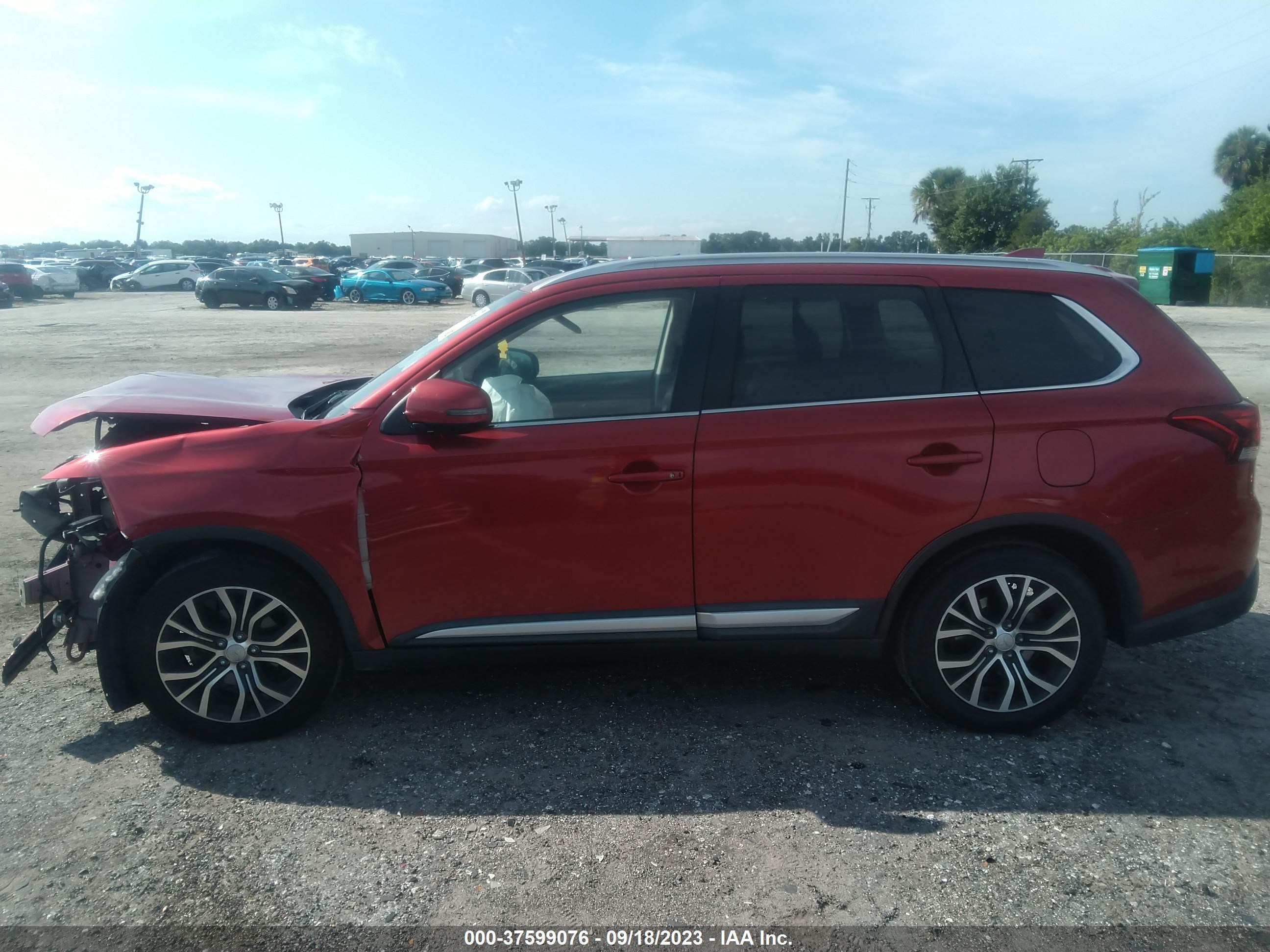 Photo 14 VIN: JA4AD3A34JZ032606 - MITSUBISHI OUTLANDER 