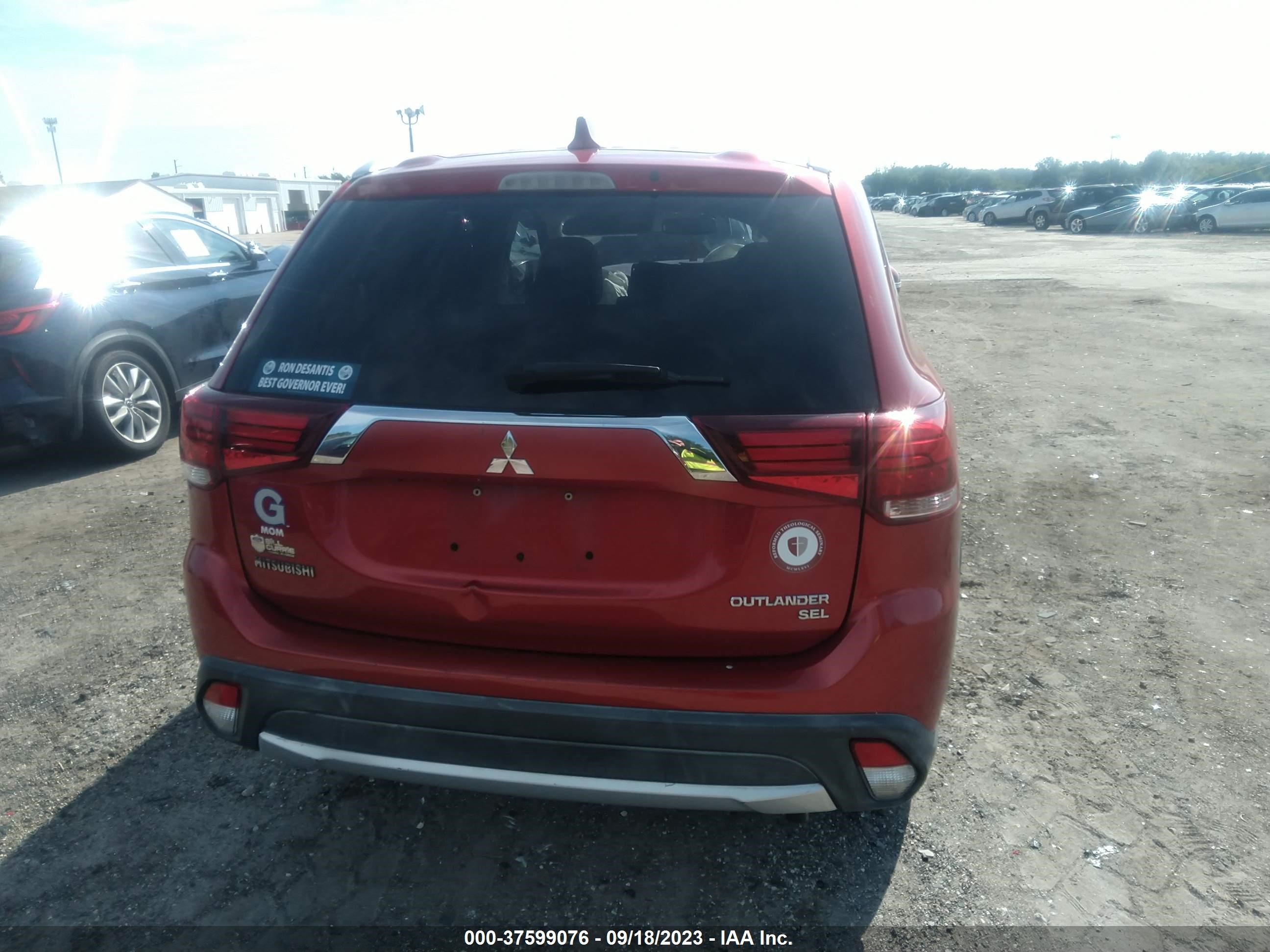 Photo 16 VIN: JA4AD3A34JZ032606 - MITSUBISHI OUTLANDER 