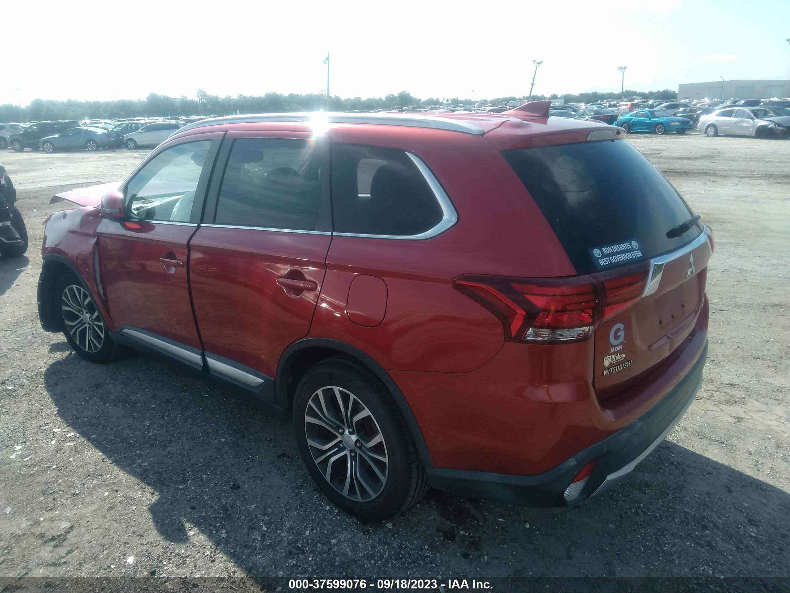 Photo 2 VIN: JA4AD3A34JZ032606 - MITSUBISHI OUTLANDER 