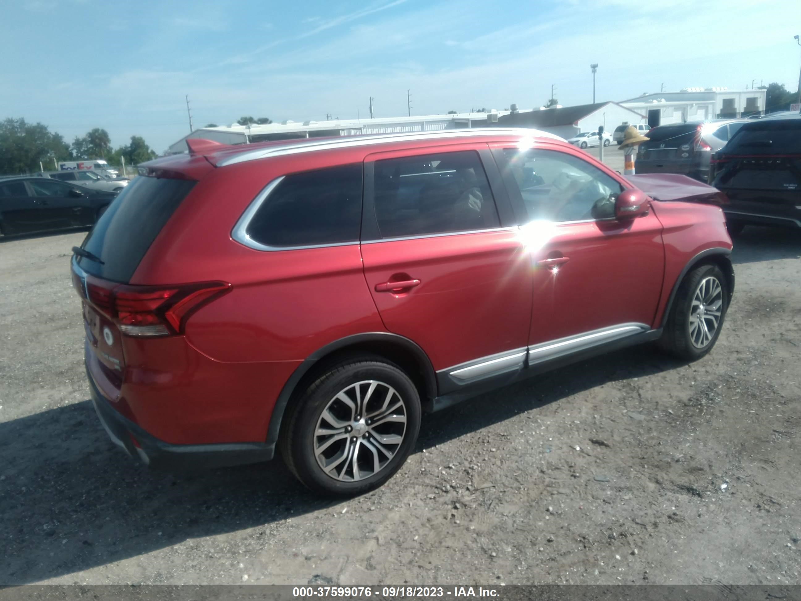 Photo 3 VIN: JA4AD3A34JZ032606 - MITSUBISHI OUTLANDER 