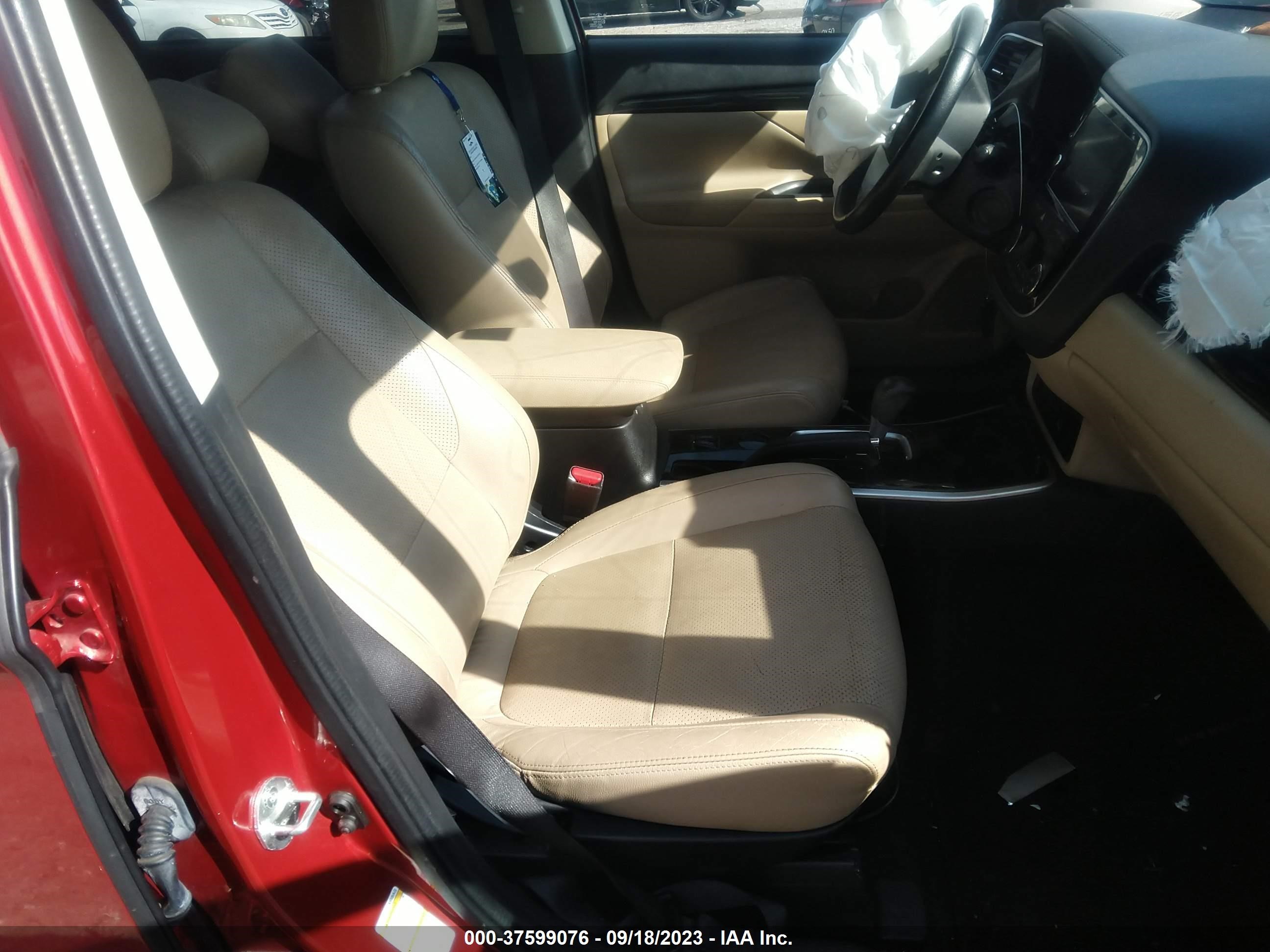 Photo 7 VIN: JA4AD3A34JZ032606 - MITSUBISHI OUTLANDER 