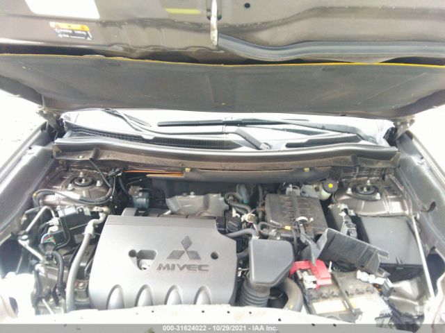 Photo 9 VIN: JA4AD3A34JZ034498 - MITSUBISHI OUTLANDER 