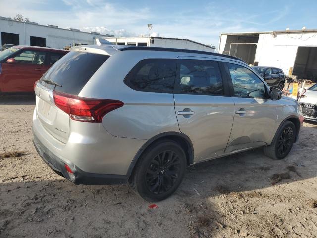 Photo 2 VIN: JA4AD3A34JZ044822 - MITSUBISHI OUTLANDER 