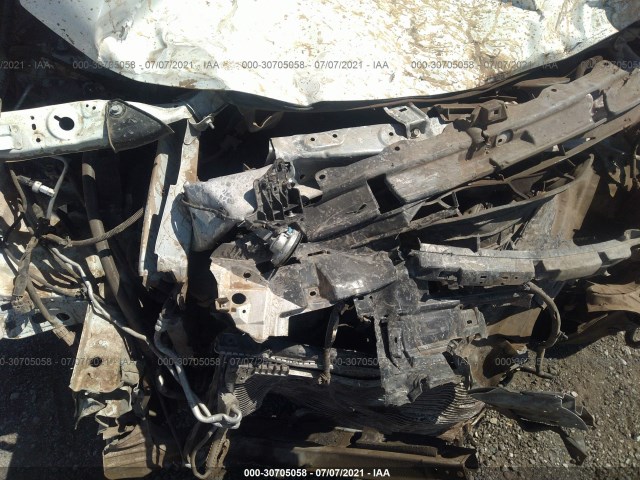 Photo 9 VIN: JA4AD3A34JZ054444 - MITSUBISHI OUTLANDER 