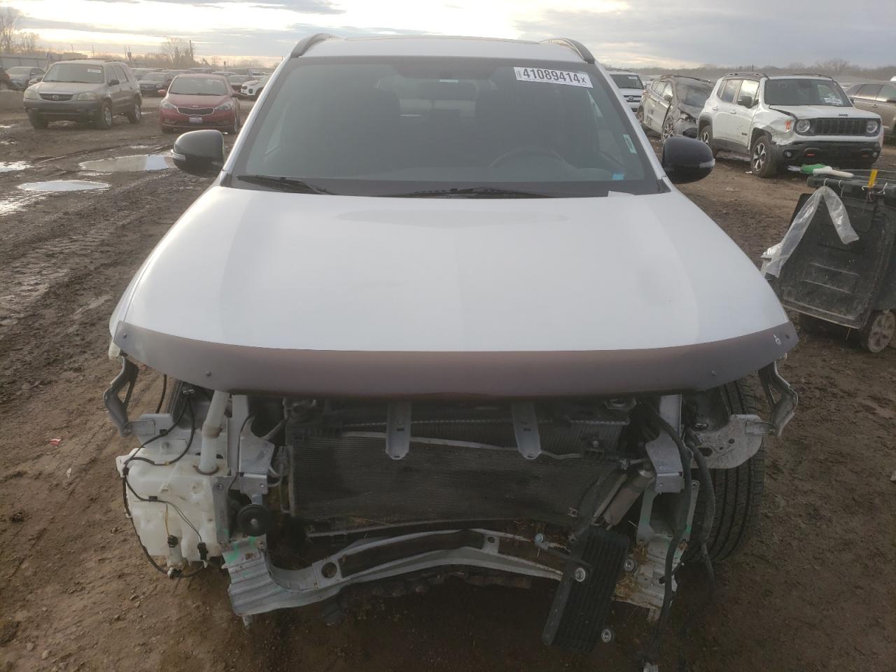 Photo 4 VIN: JA4AD3A34JZ060728 - MITSUBISHI OUTLANDER 