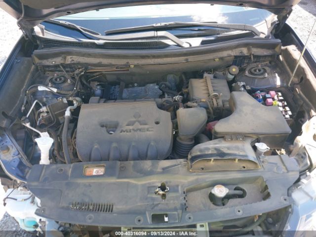 Photo 9 VIN: JA4AD3A34JZ064665 - MITSUBISHI OUTLANDER 