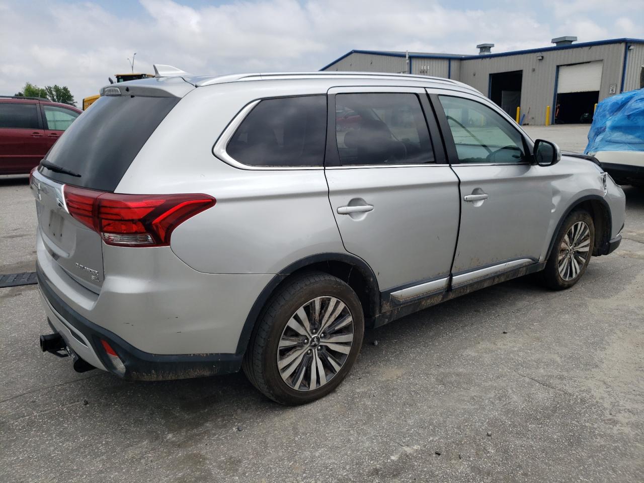 Photo 2 VIN: JA4AD3A34KJ001100 - MITSUBISHI OUTLANDER 