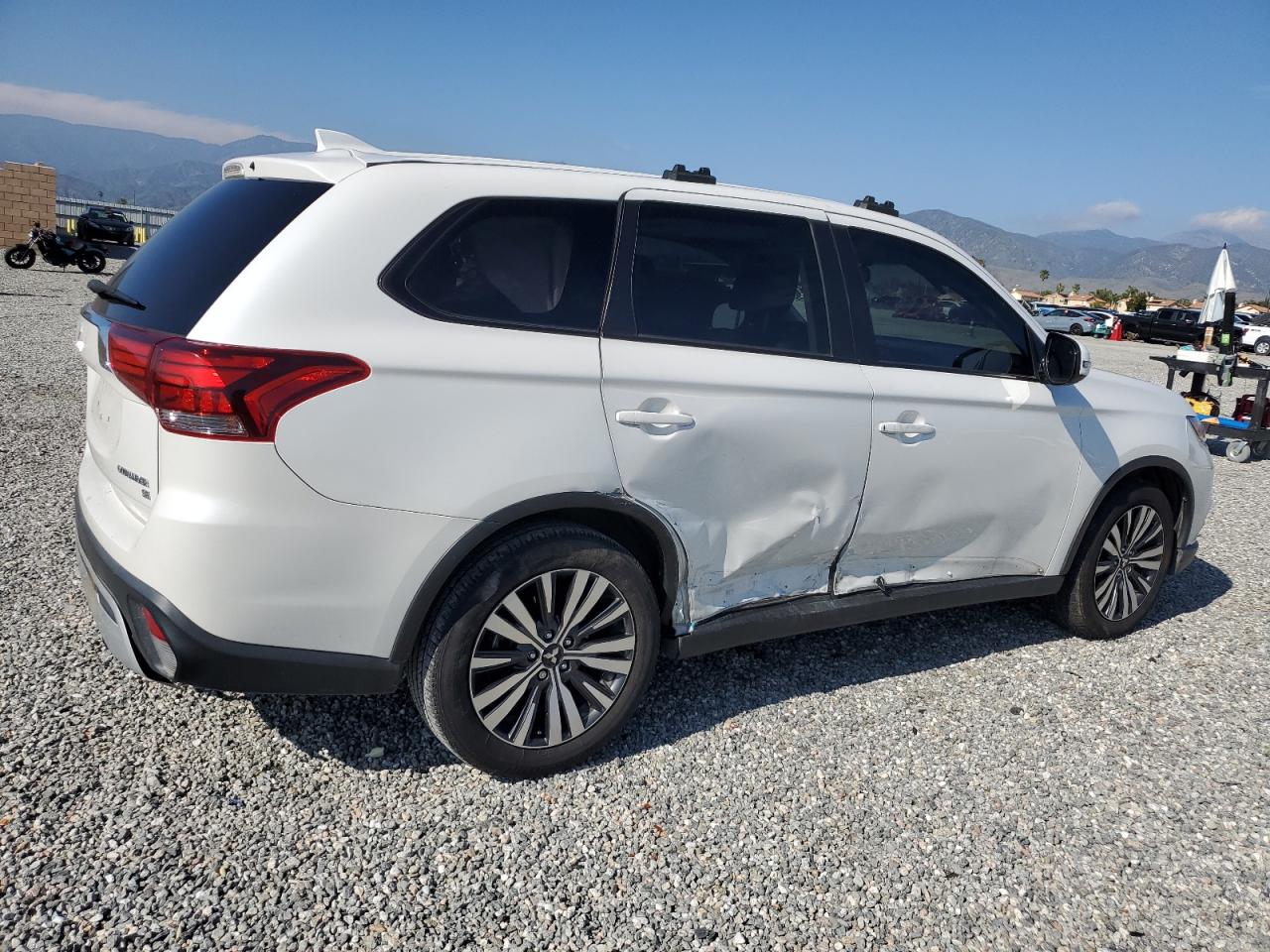 Photo 2 VIN: JA4AD3A34KZ039041 - MITSUBISHI OUTLANDER 