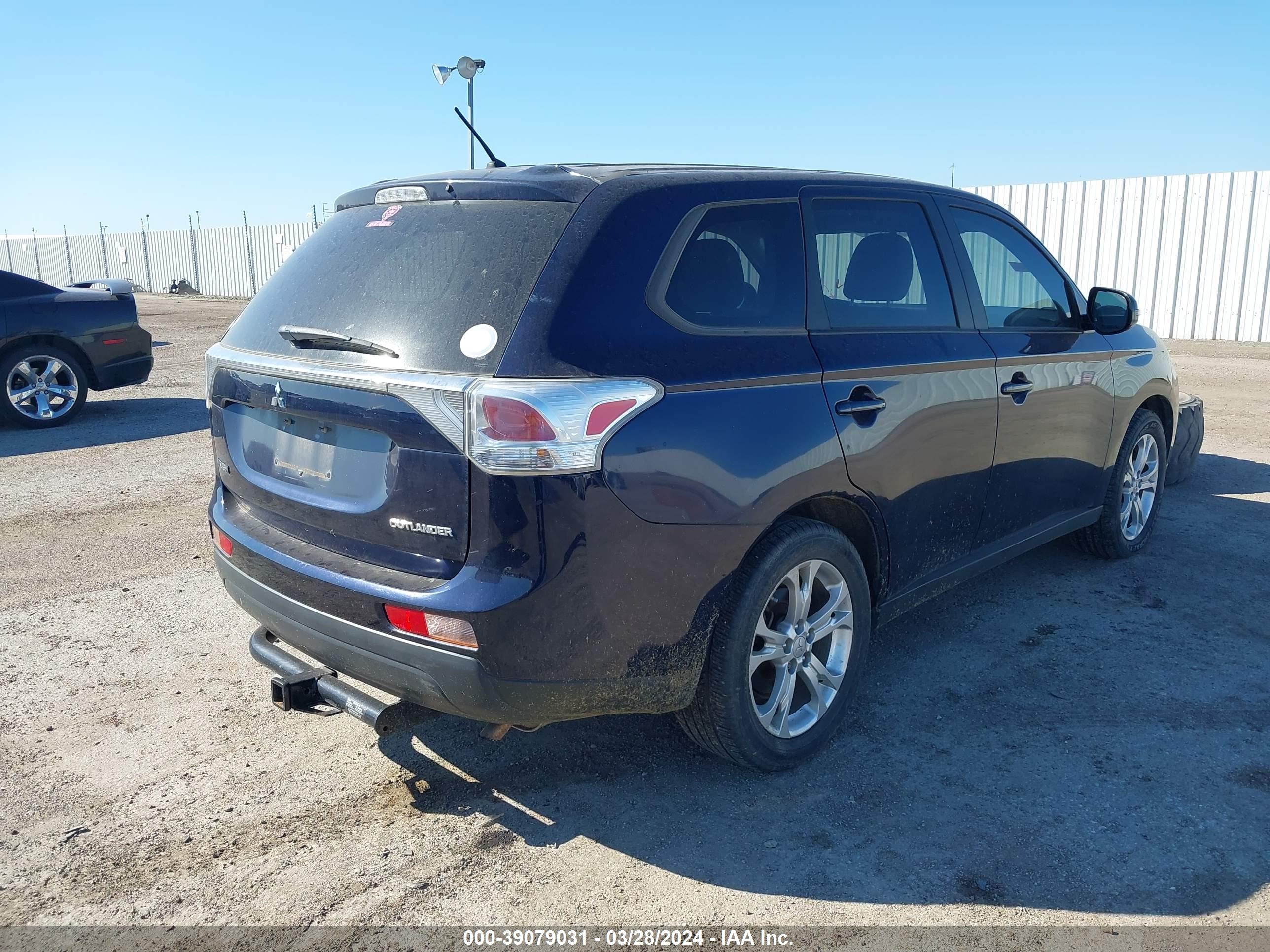 Photo 3 VIN: JA4AD3A35EZ011320 - MITSUBISHI OUTLANDER 