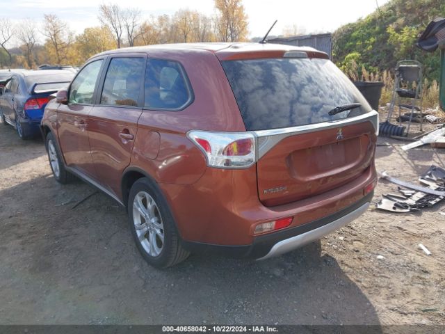 Photo 2 VIN: JA4AD3A35FZ001811 - MITSUBISHI OUTLANDER 