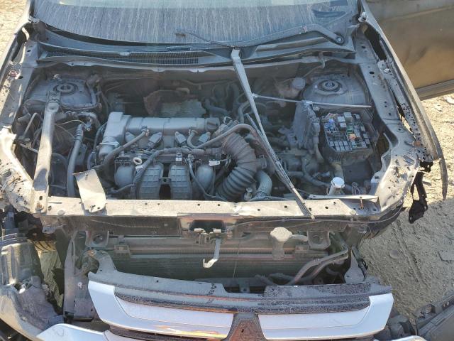 Photo 10 VIN: JA4AD3A35JZ046725 - MITSUBISHI OUTLANDER 