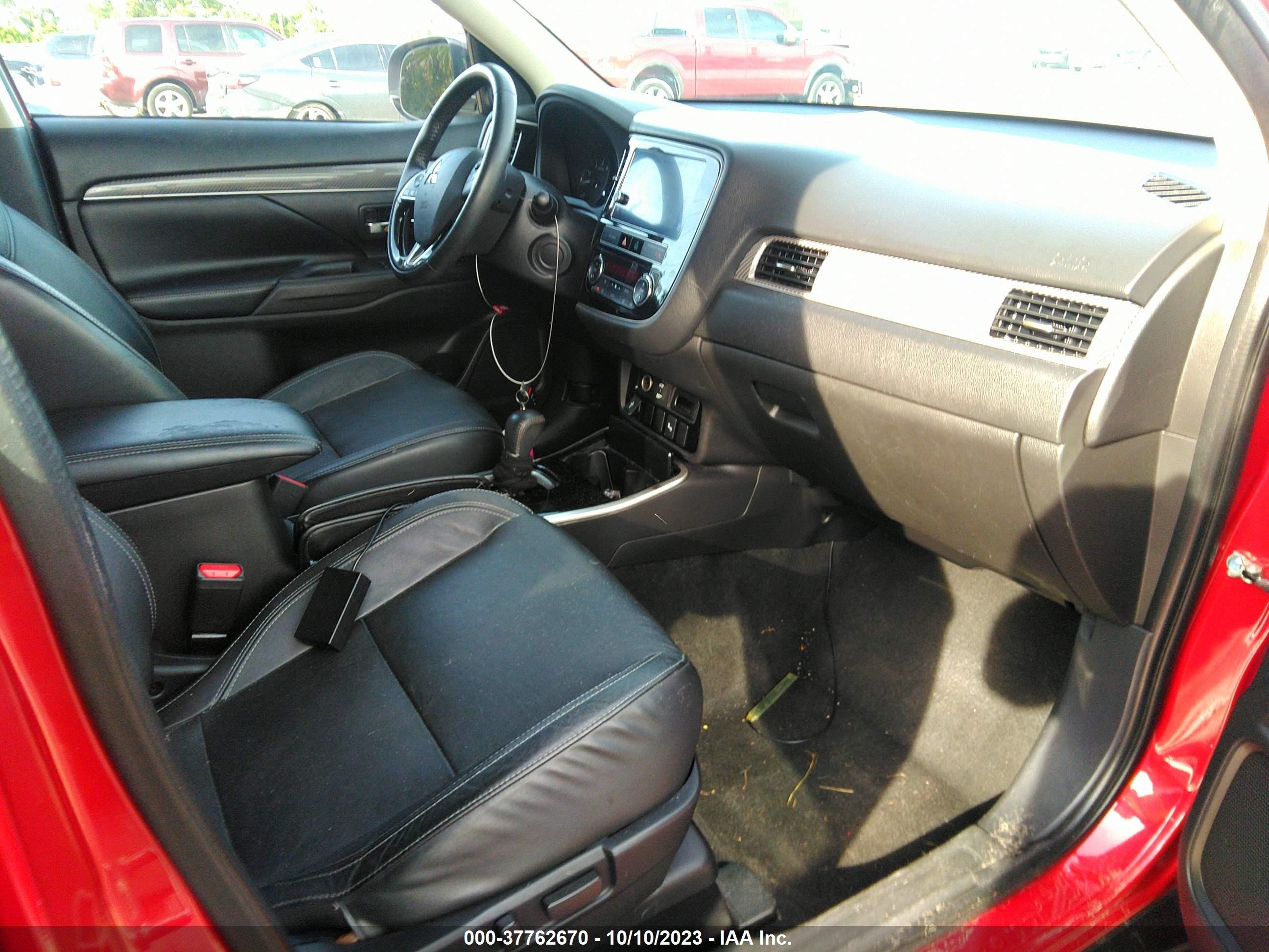 Photo 4 VIN: JA4AD3A35KZ024886 - MITSUBISHI OUTLANDER 