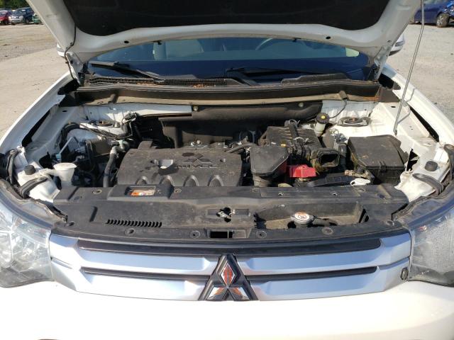 Photo 10 VIN: JA4AD3A36FZ013174 - MITSUBISHI OUTLANDER 