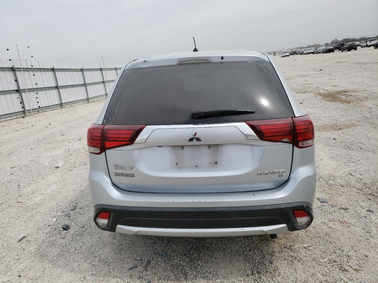 Photo 5 VIN: JA4AD3A36GZ001589 - MITSUBISHI OUTLANDER 