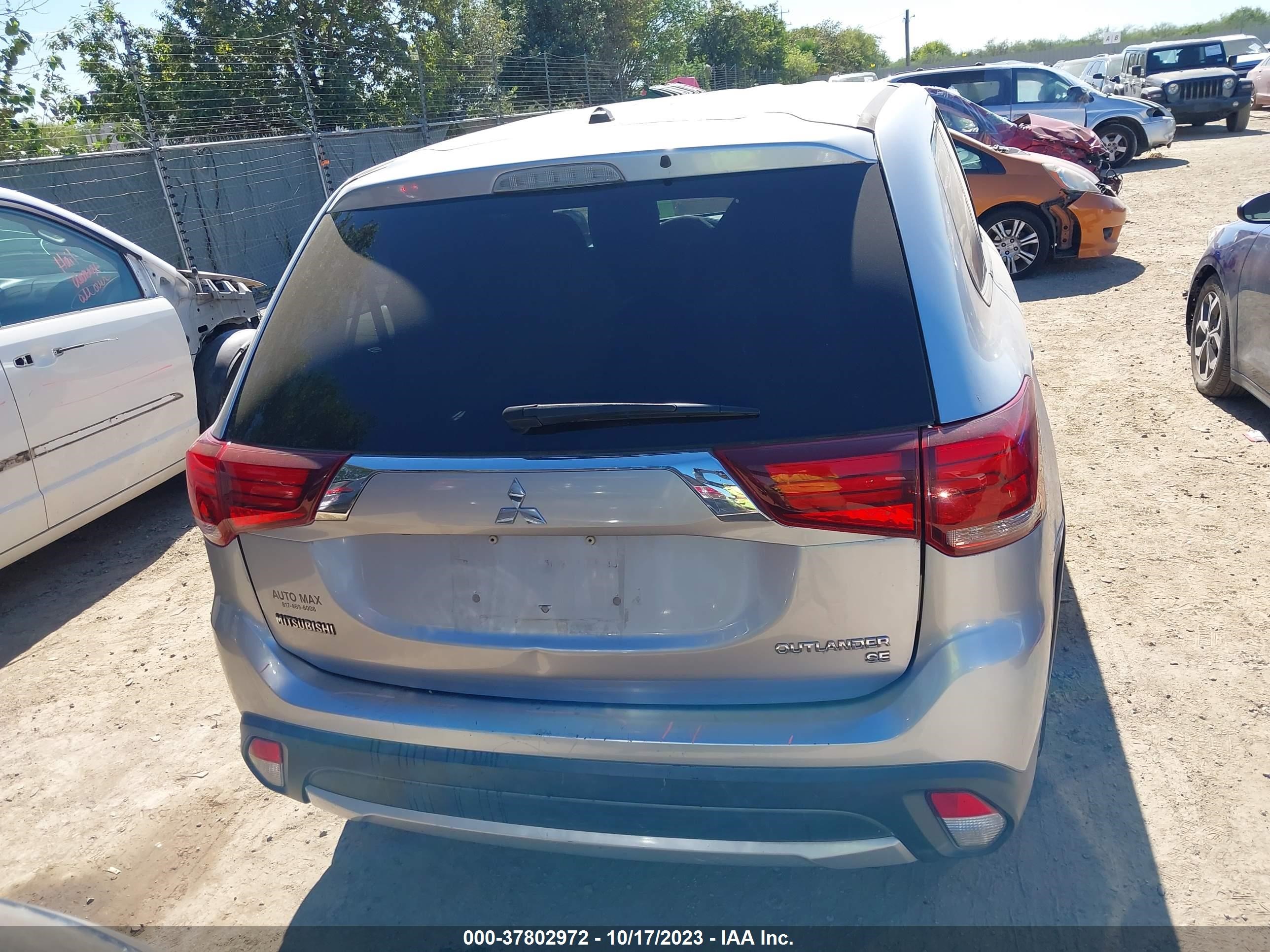 Photo 16 VIN: JA4AD3A36GZ020241 - MITSUBISHI OUTLANDER 