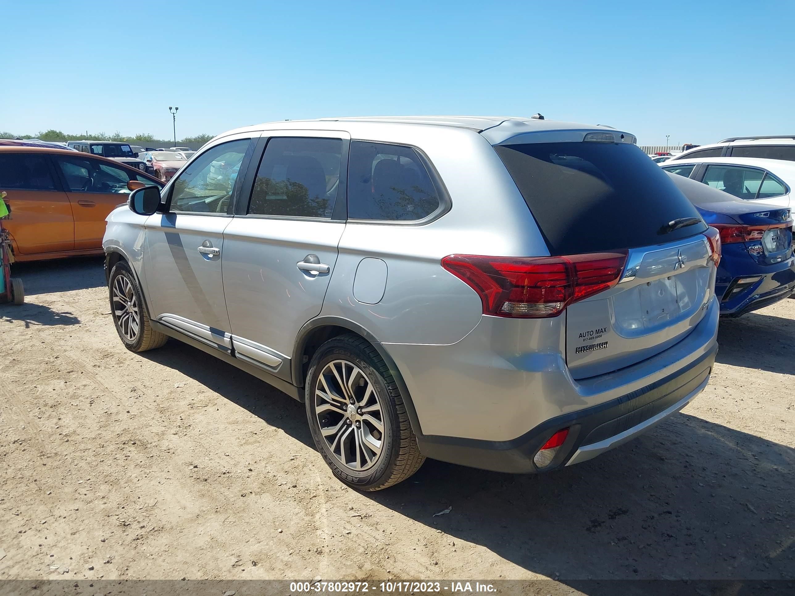 Photo 2 VIN: JA4AD3A36GZ020241 - MITSUBISHI OUTLANDER 