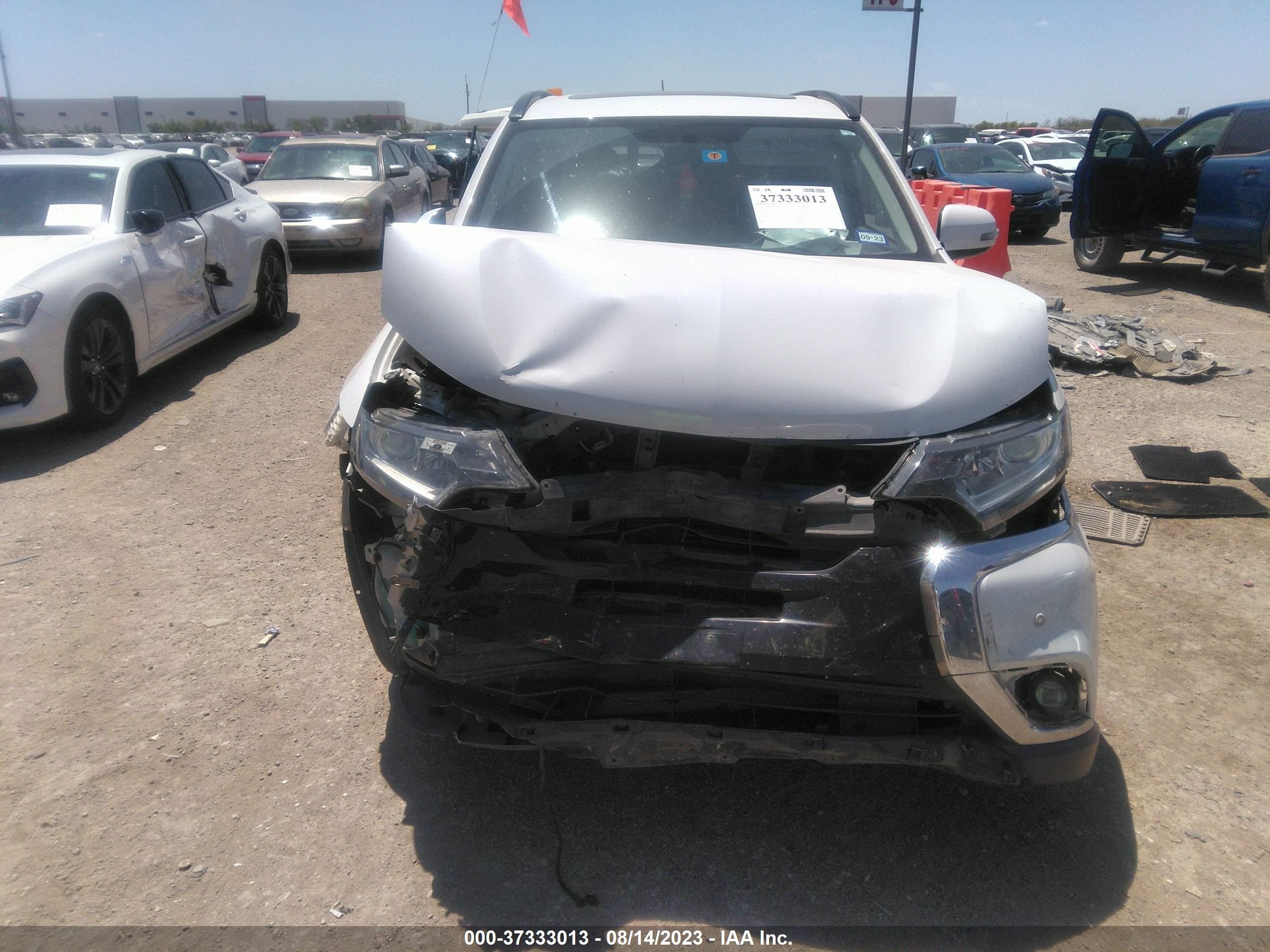 Photo 11 VIN: JA4AD3A36GZ062022 - MITSUBISHI OUTLANDER 