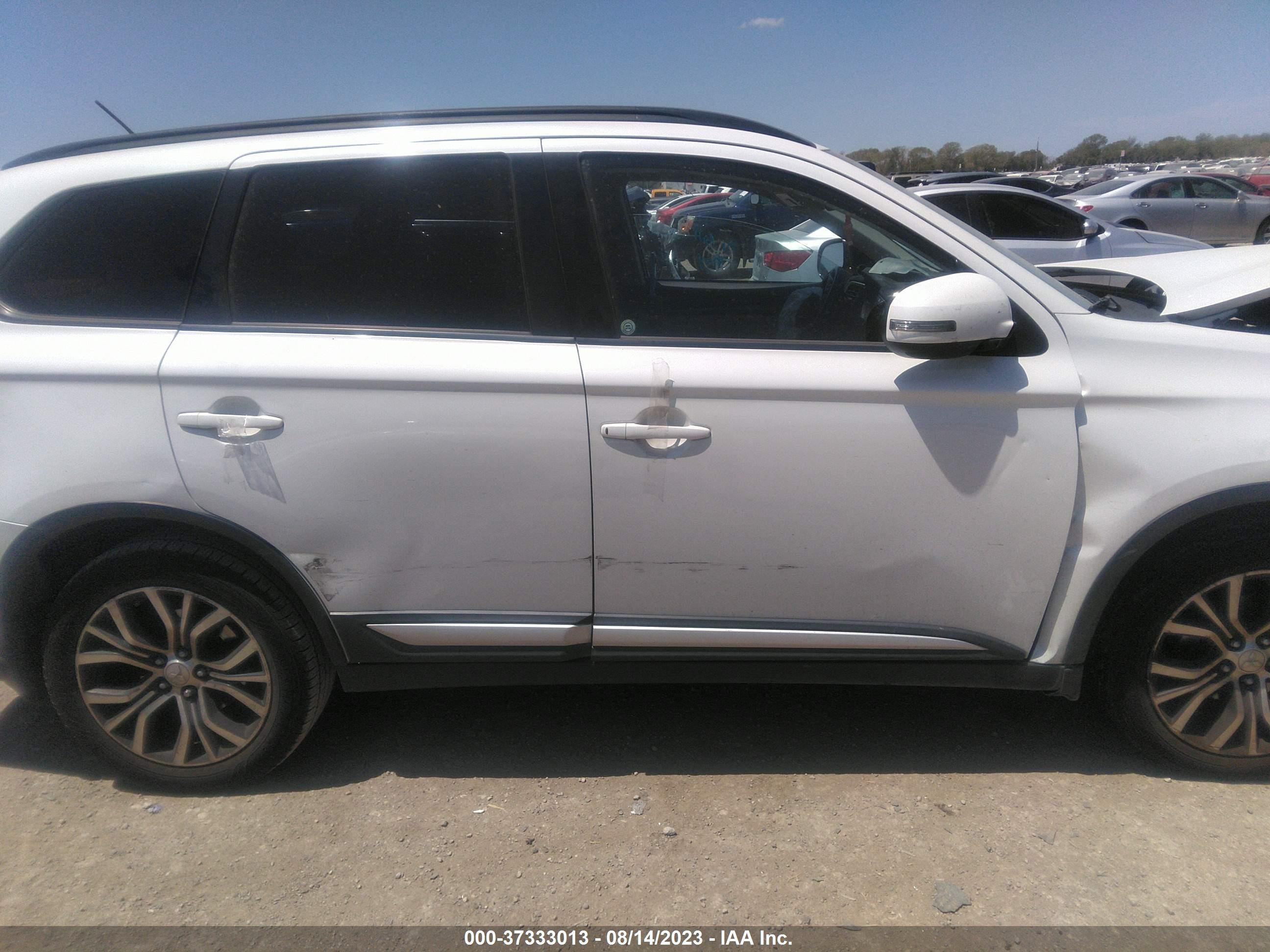 Photo 12 VIN: JA4AD3A36GZ062022 - MITSUBISHI OUTLANDER 