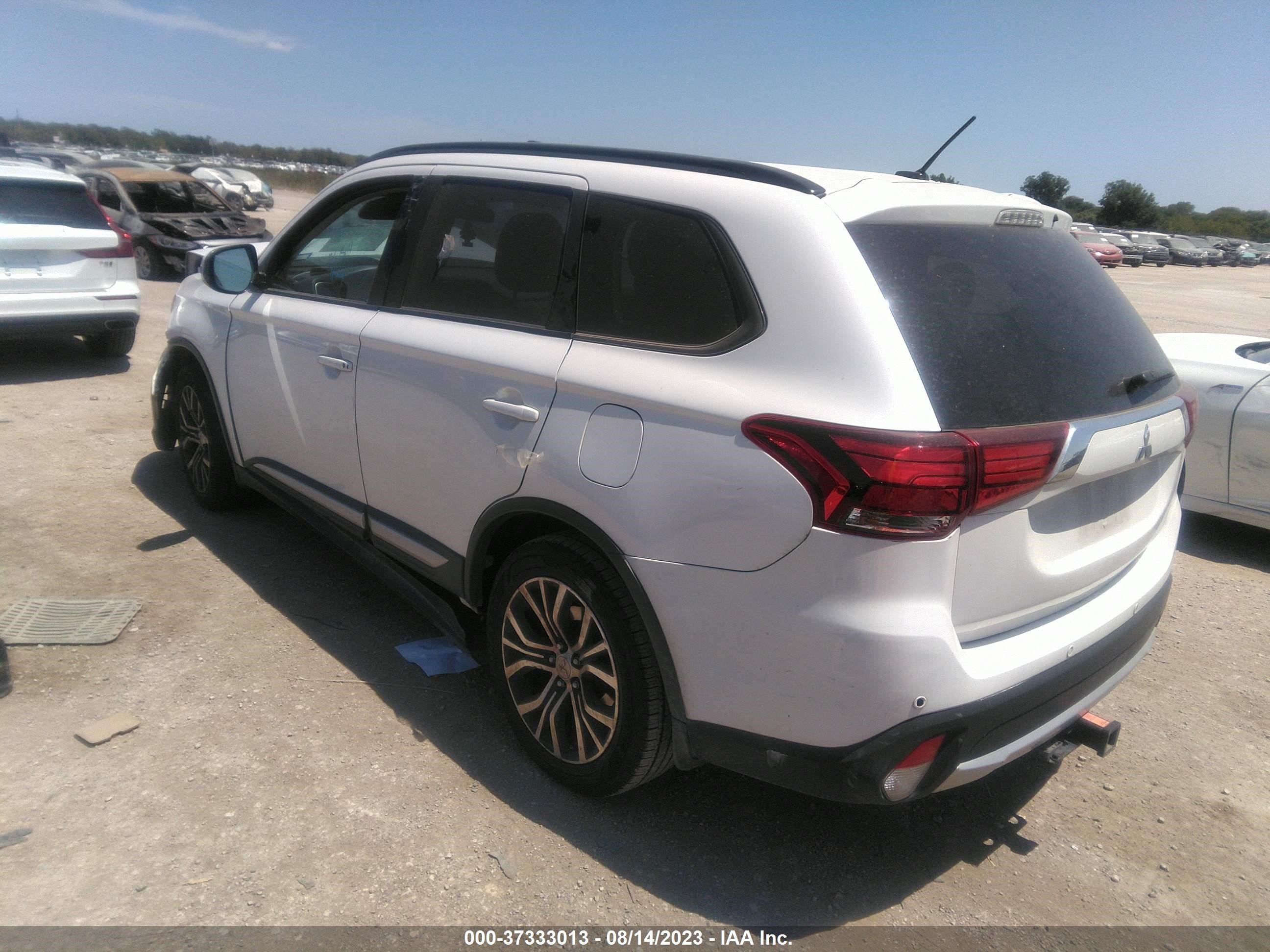 Photo 2 VIN: JA4AD3A36GZ062022 - MITSUBISHI OUTLANDER 