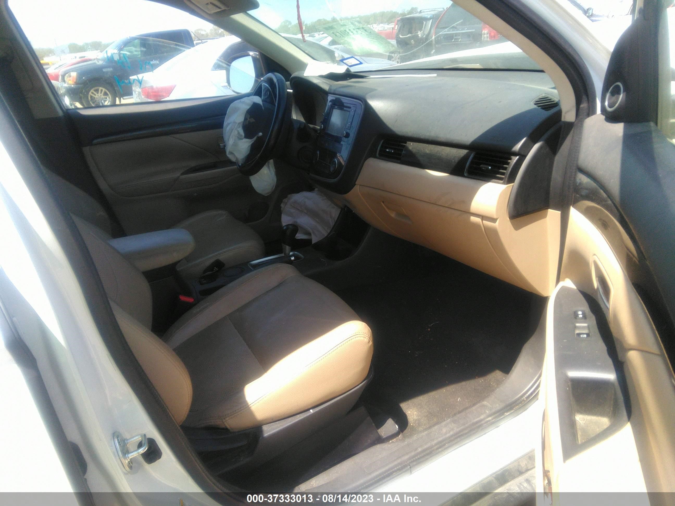 Photo 4 VIN: JA4AD3A36GZ062022 - MITSUBISHI OUTLANDER 