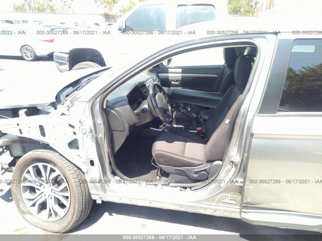 Photo 4 VIN: JA4AD3A36HZ058327 - MITSUBISHI OUTLANDER 