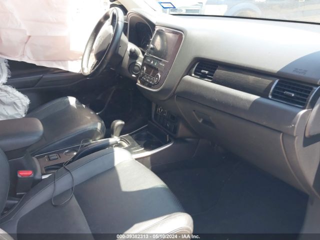 Photo 4 VIN: JA4AD3A36JZ000322 - MITSUBISHI OUTLANDER 