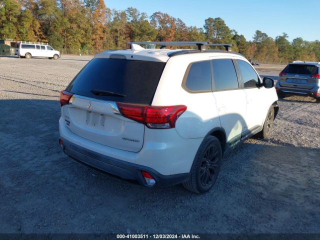 Photo 3 VIN: JA4AD3A36JZ025995 - MITSUBISHI OUTLANDER 