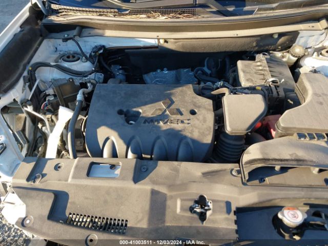 Photo 9 VIN: JA4AD3A36JZ025995 - MITSUBISHI OUTLANDER 