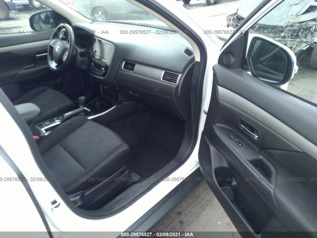 Photo 4 VIN: JA4AD3A36JZ060374 - MITSUBISHI OUTLANDER 