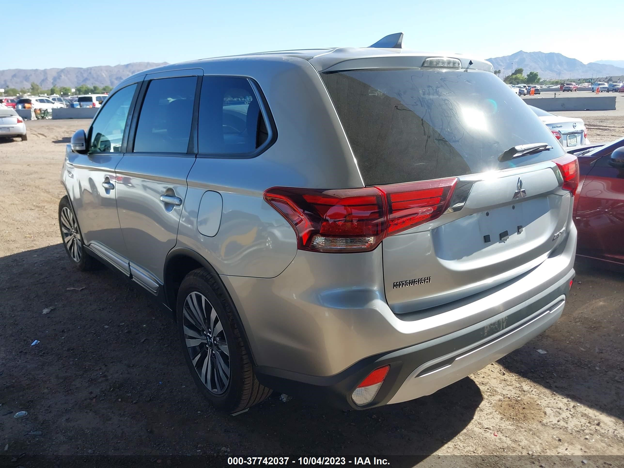 Photo 2 VIN: JA4AD3A36KZ043169 - MITSUBISHI OUTLANDER 